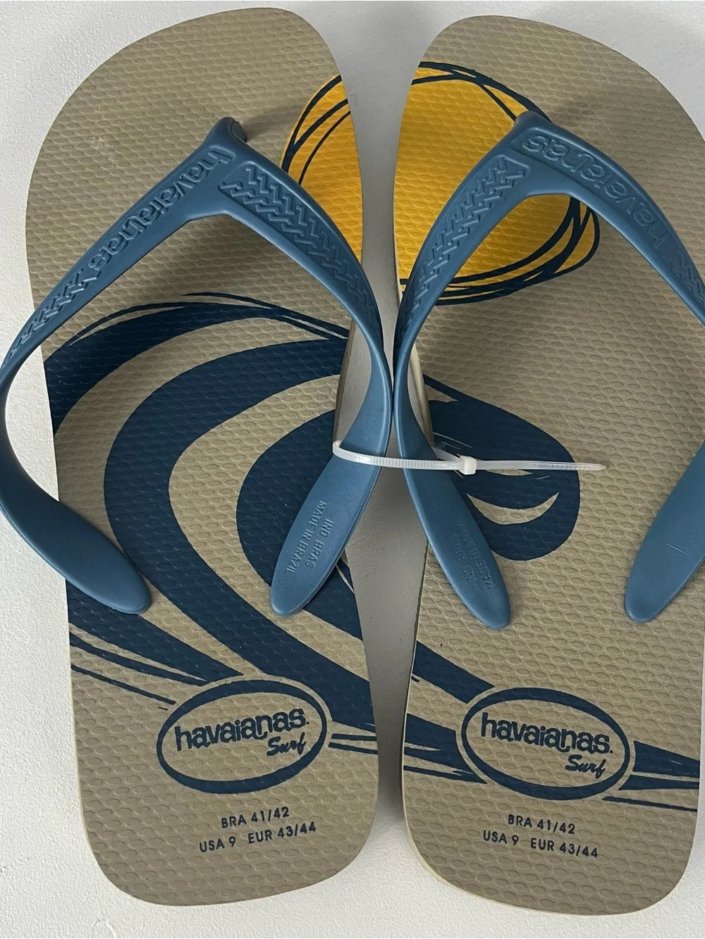 Havaianas Surf Mens Flip Flop Sandals Size 9 Beach Casual Beige Blue Yellow